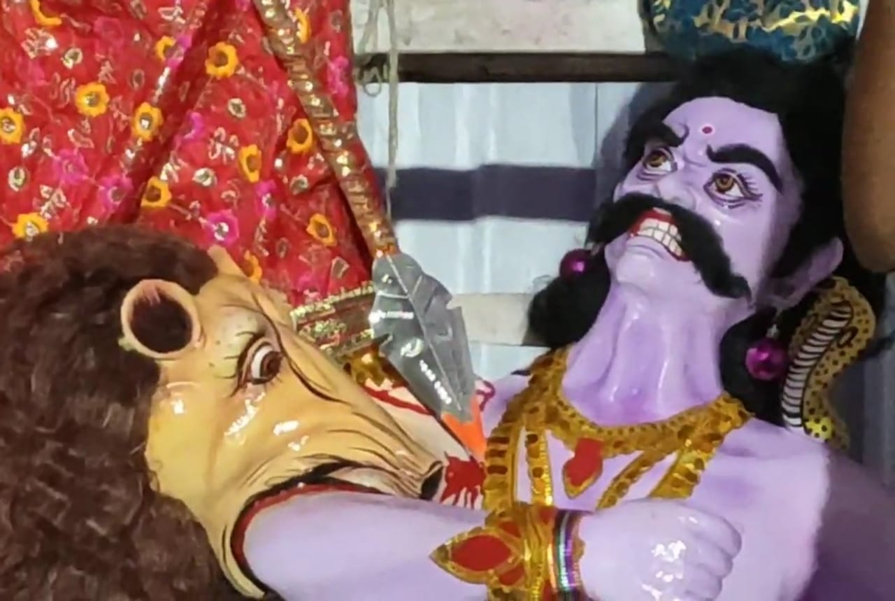 Babul idol workshop B29 Rakshyash Idol face Making Mold 4se6 feet Idol Coverage (Fiber) | danaba face Mould | Durga murti face Mold